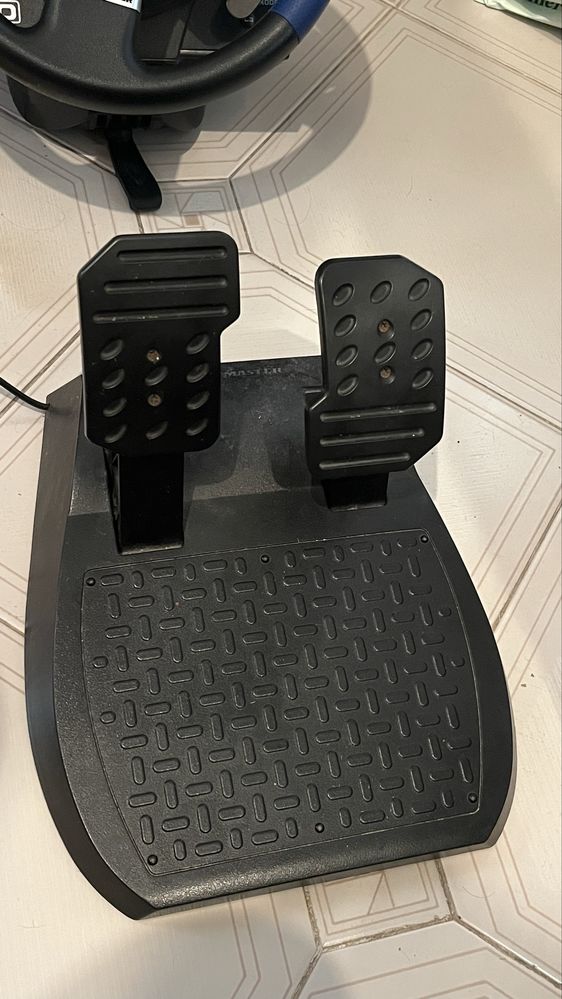 Thurstmaster t150 com pedal