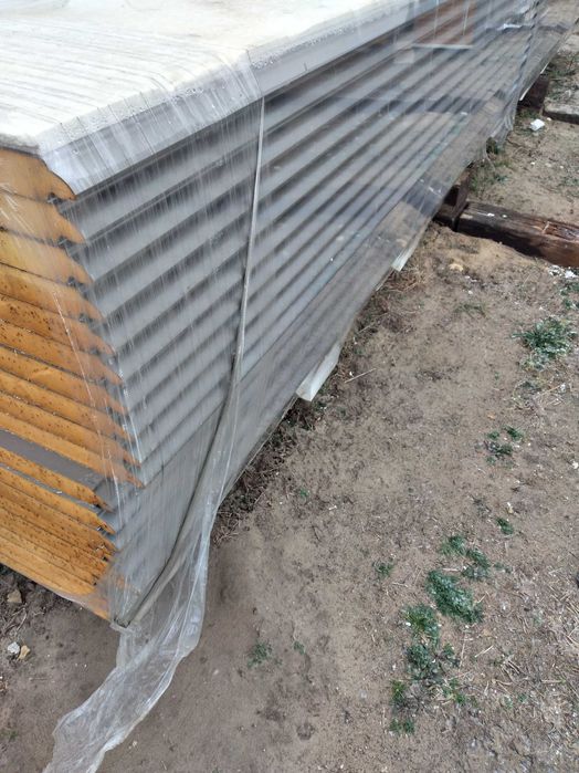 duże ilości płyt warstwowych polecam !