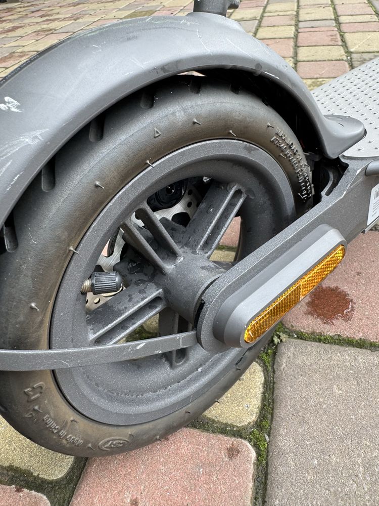 Електросамокат Xiaomi Mi Electric Scooter Essential 2021