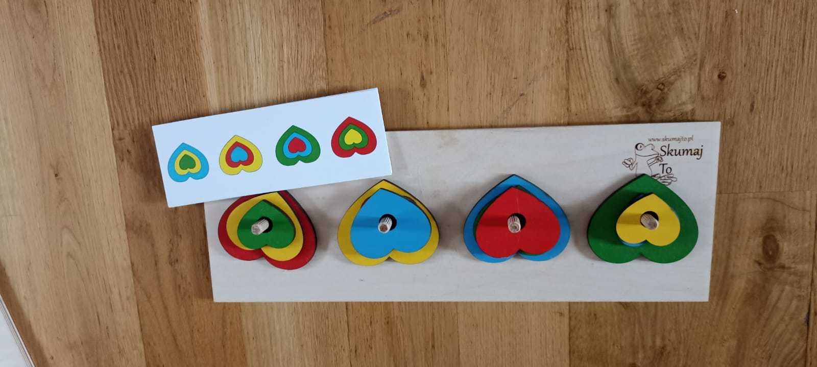 Układanka do odwzorowywania Montessori, Kolorowe serduszka