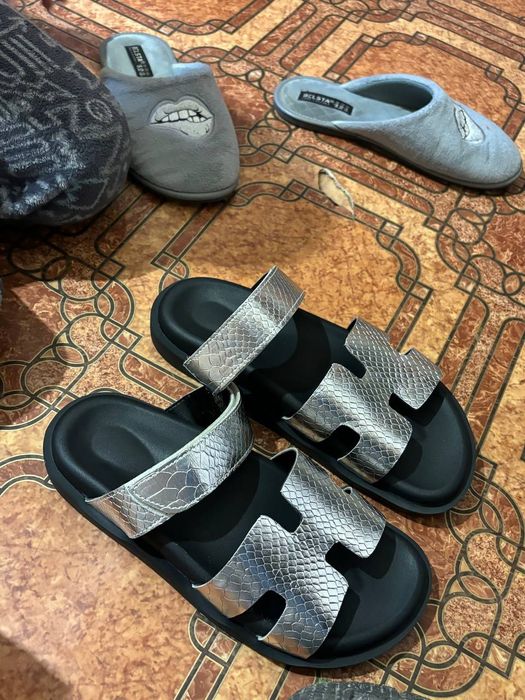 Шкіряні шлепки 38розміру ,розмір повномірний з липучкою