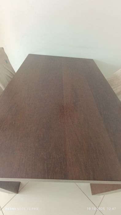 Stół jadalni fornirowany okleiną dębową