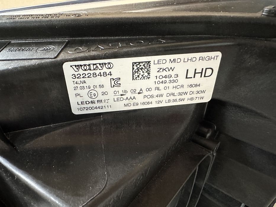 Volvo v40 lampy mid led idealne