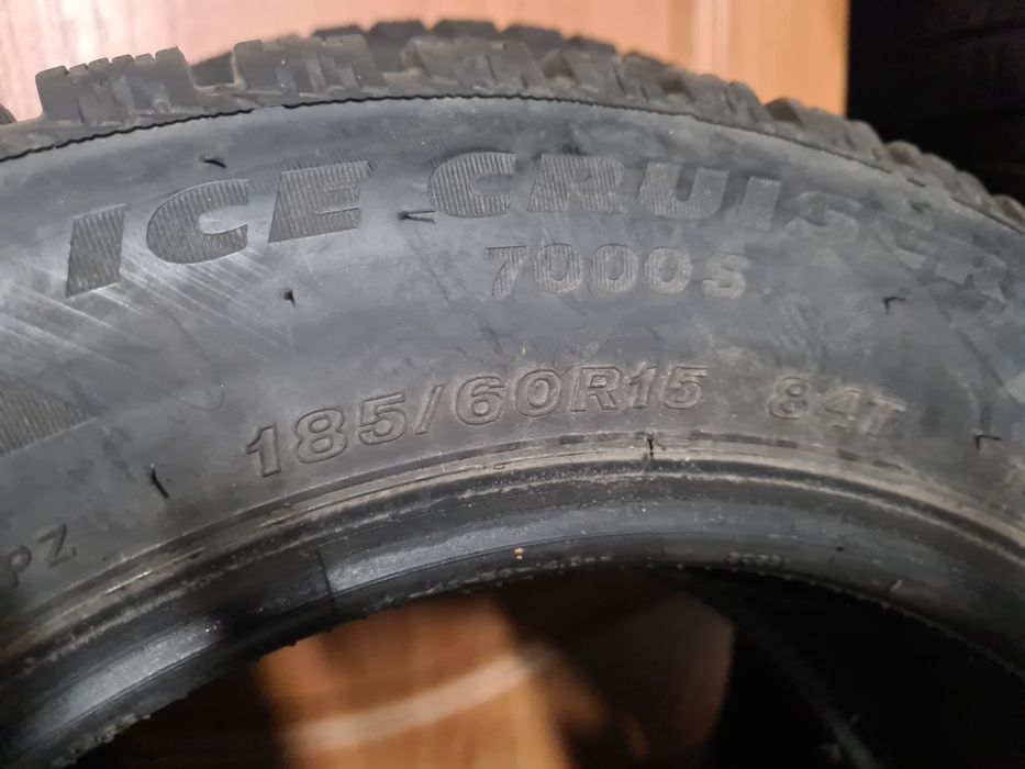 Продам зимние шины Bridgestone 185/60 R-15 бу