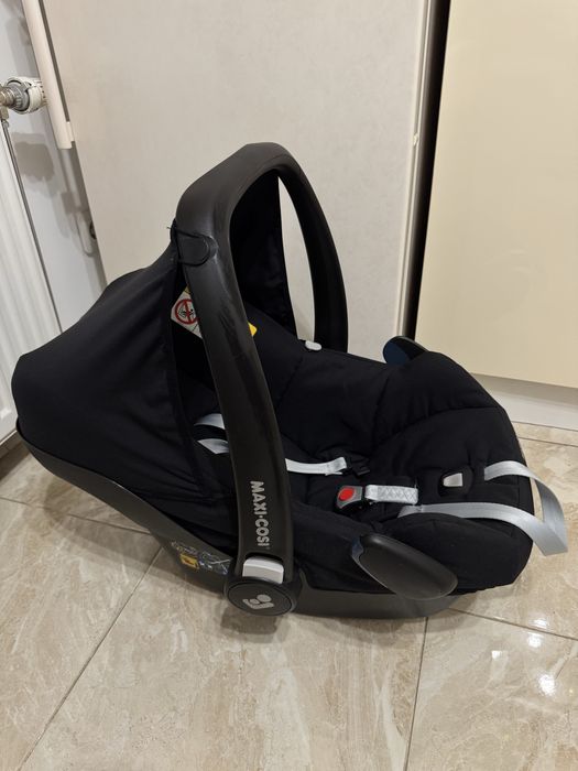 Автолюлька Maxi-Cosi 0-13 кг, чорна, з вкладишем для новонародженних