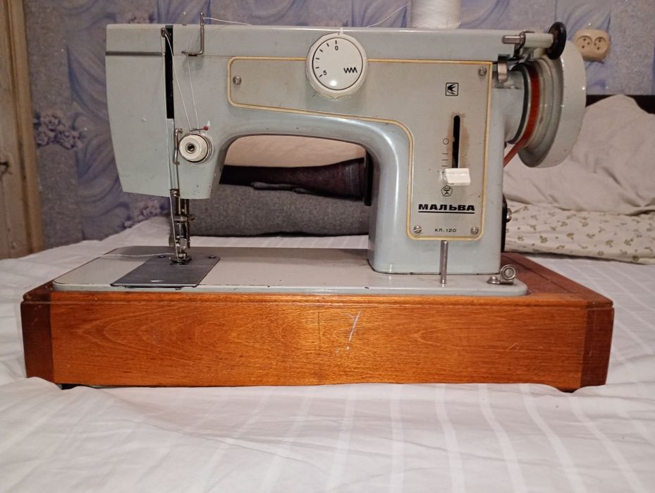 Продам швейну машину (Мальва) В робочому стані