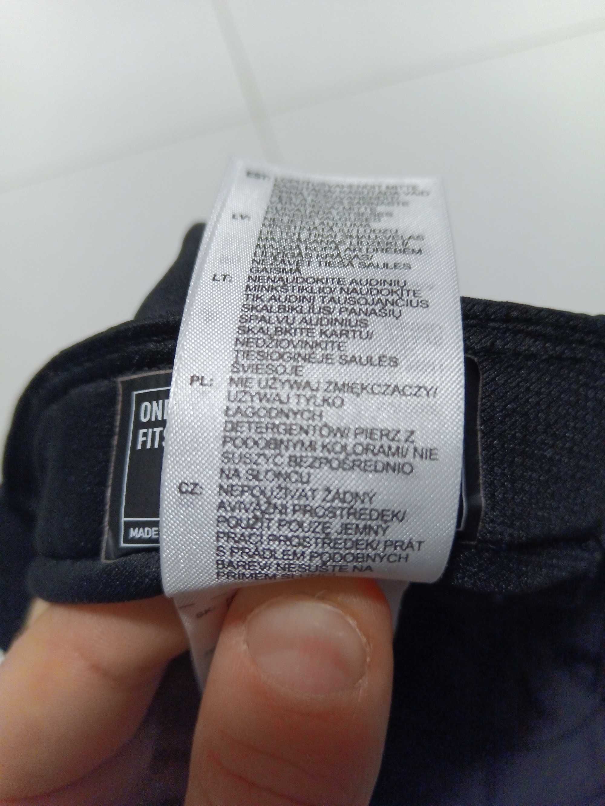 Czapka z daszkiem / Adidas / SPRAWNA/ damska / czarna /DARMOWA DOSTAWA
