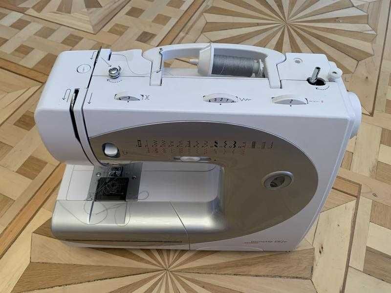 Швейна машина Bernina Bernette E82e