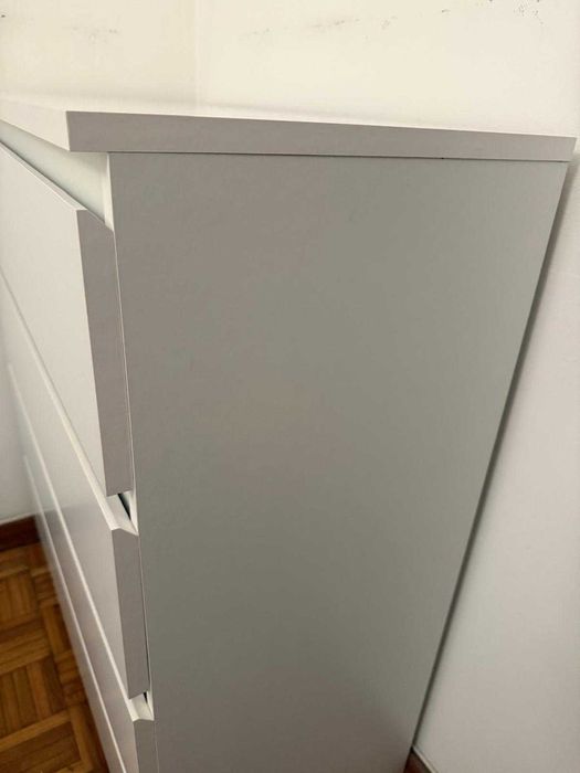 Cómoda branca de 4 gavetas JYSK