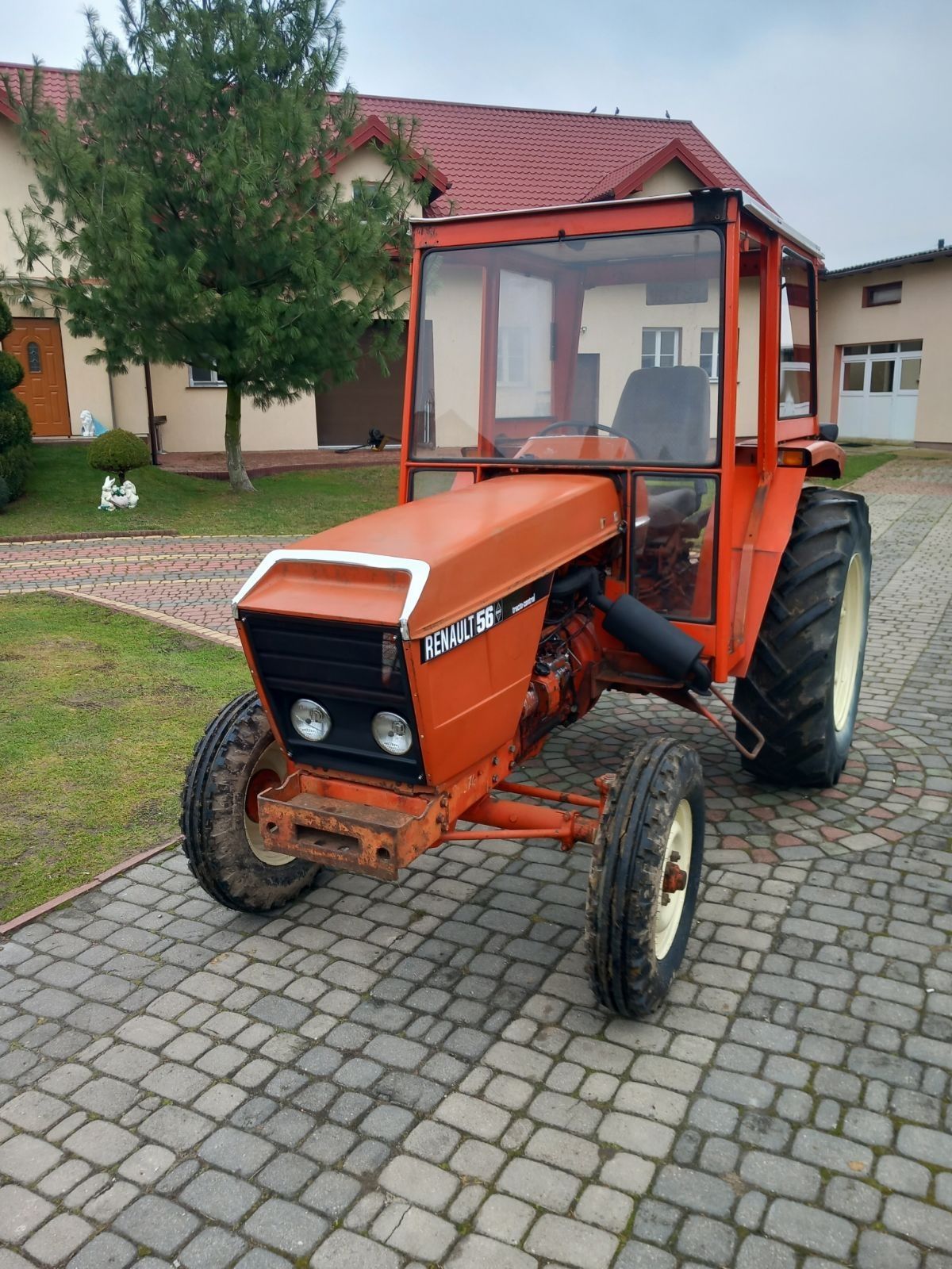 Ciągnik rolniczy Renault 56