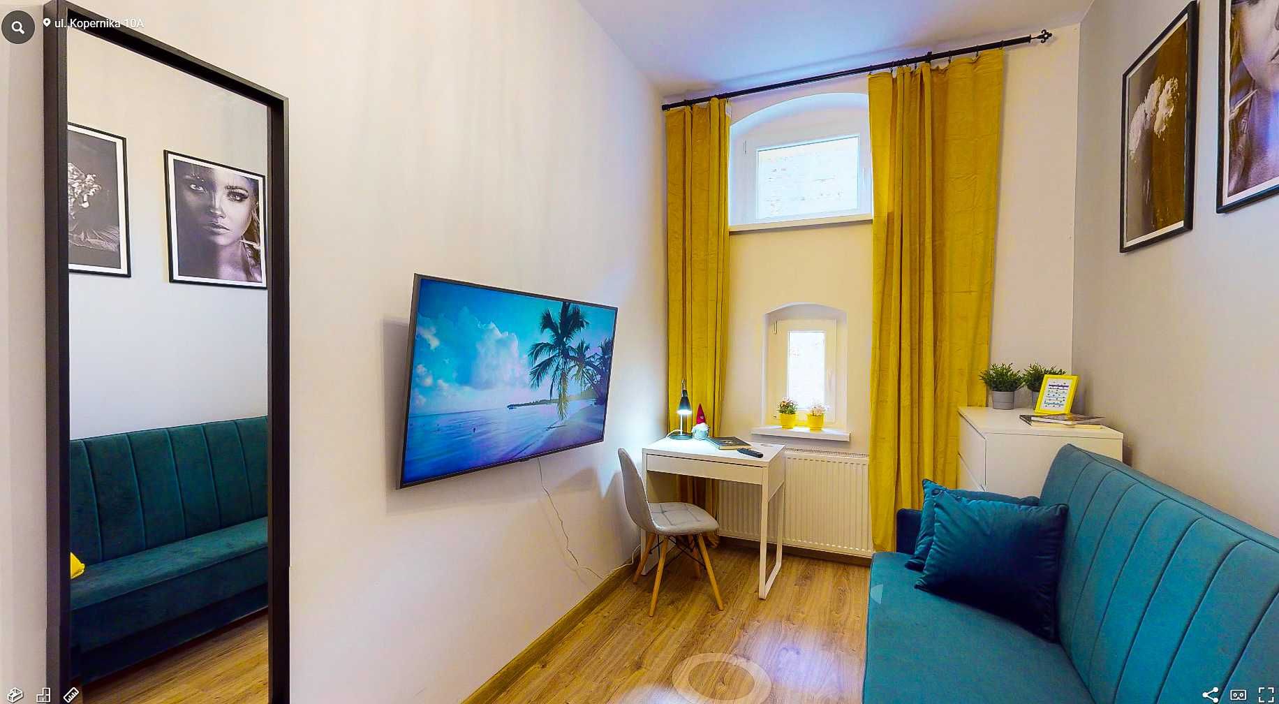 ładny pokój ze SmartTV 50" ścisłe centrum przy Półwiejskiej z WiFi