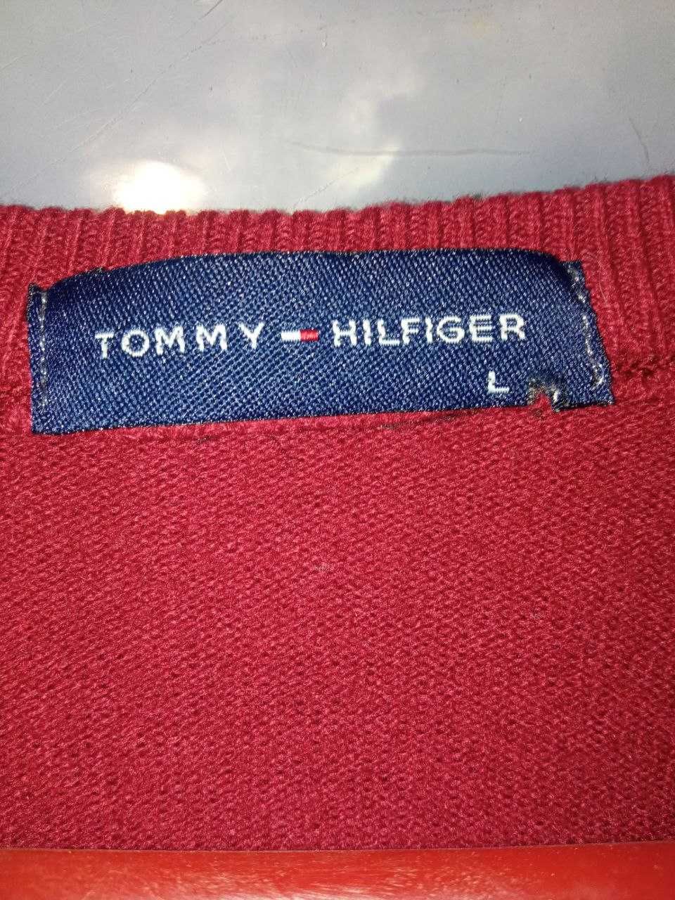 Свитер червоний Tommy Hilfiger розмір L  одягався один раз