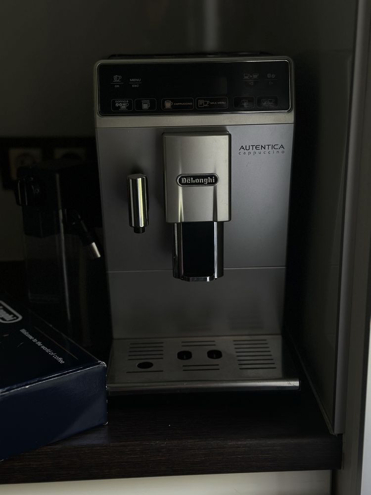 Кофе машина Delonghi Autentika cappuccino