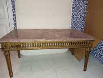 Mesa de sala antiga.
