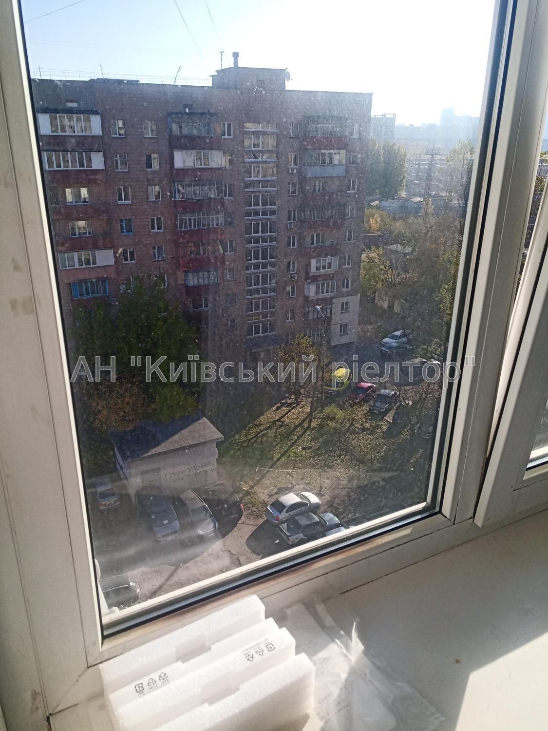 Продам недорого 1 к. квартиру біля Дарницької площі!