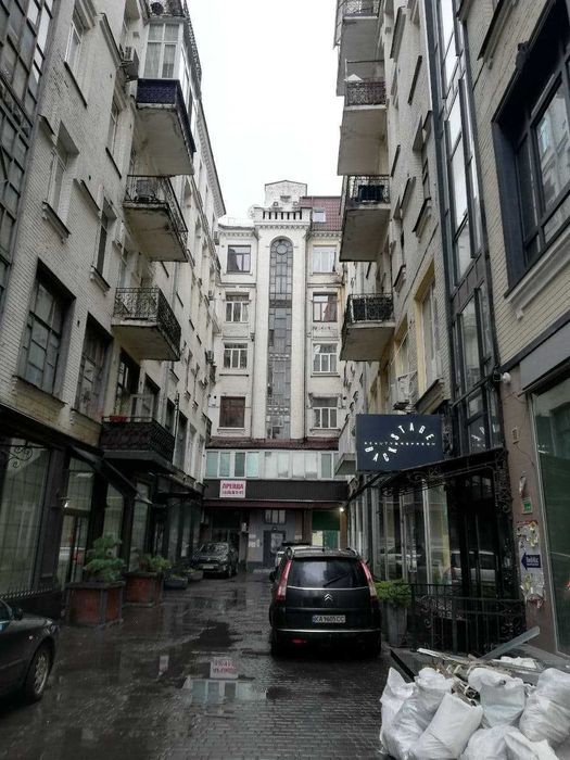 Продаж 2-к квартири 138,8 м2 Київ, вул.В. Васильківська 18  280000$
