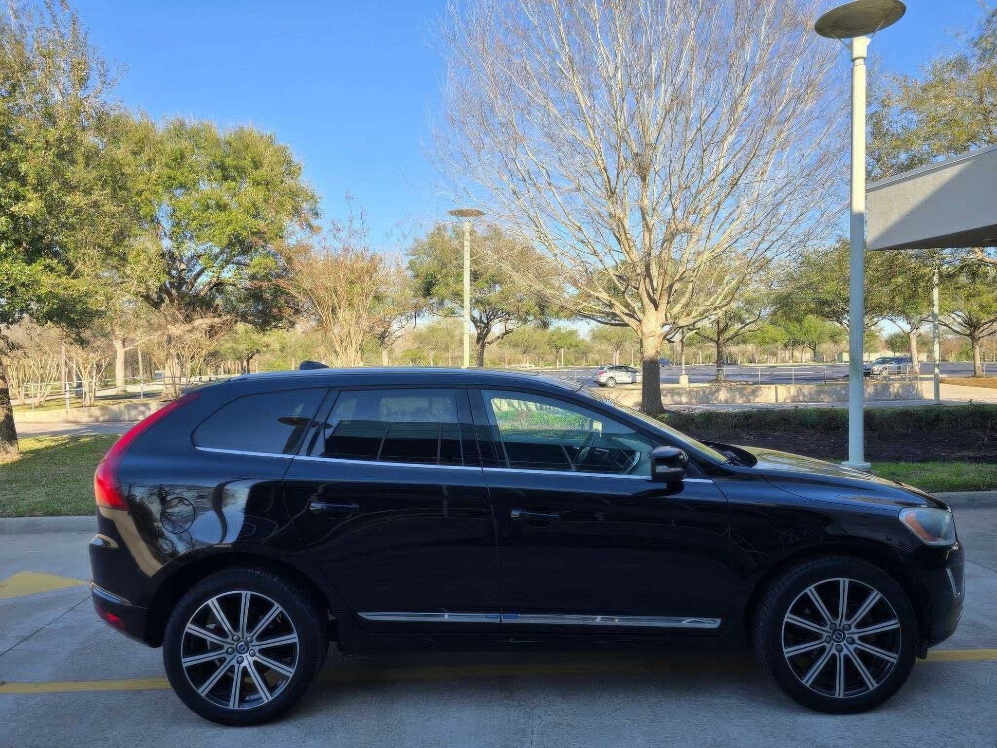 2016 Volvo XC60 T5 Drive-E Platinum FWD