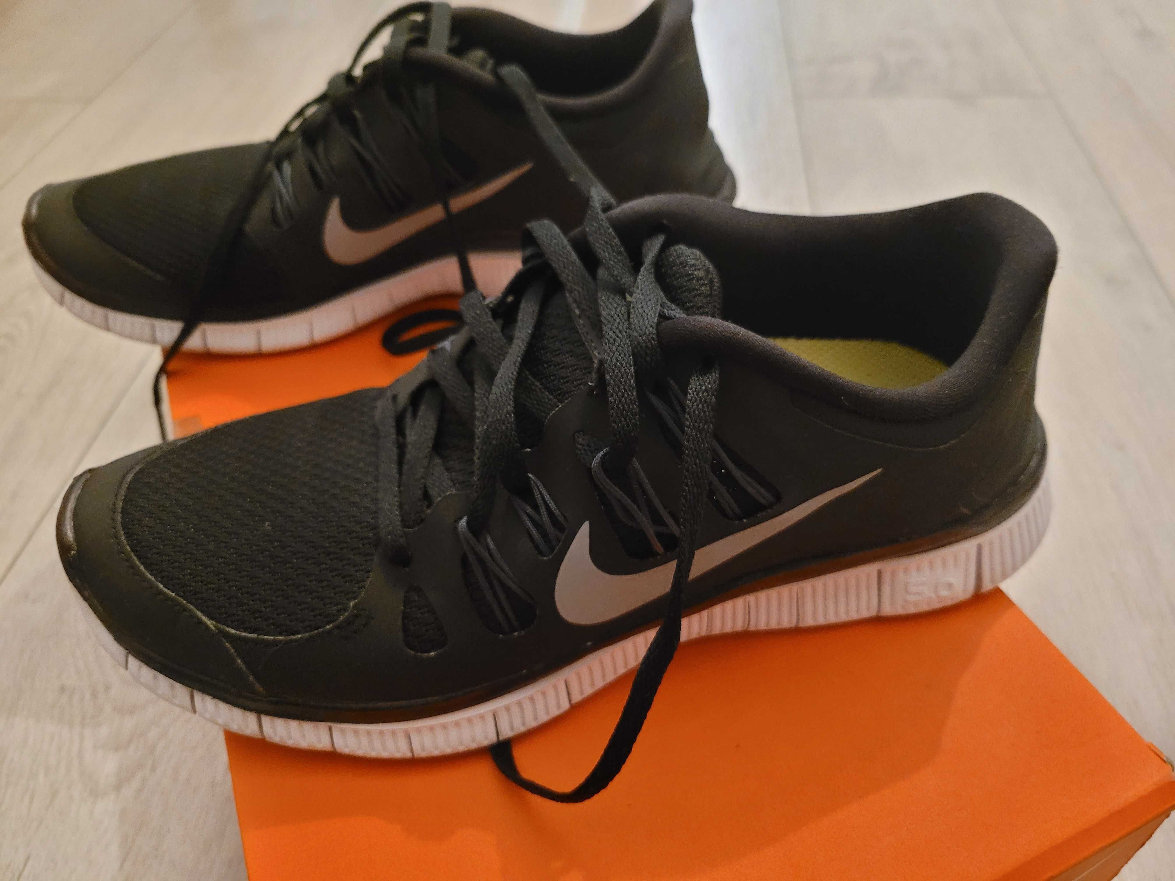 Czarne Nike Free 5.0 do biegania 40