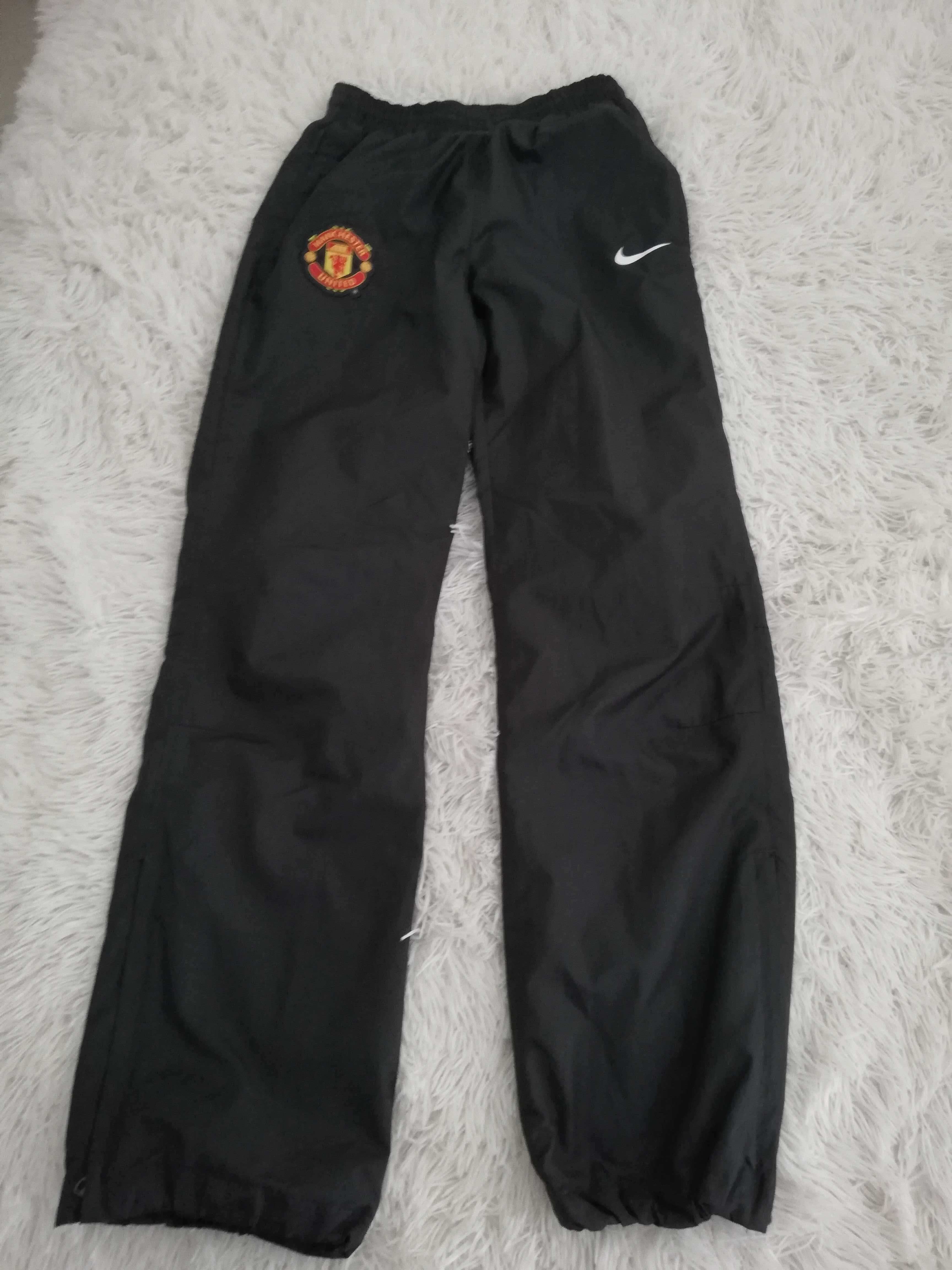 spodnie Nike 164 170 Manchester United czarne 164/164 170 czarne s