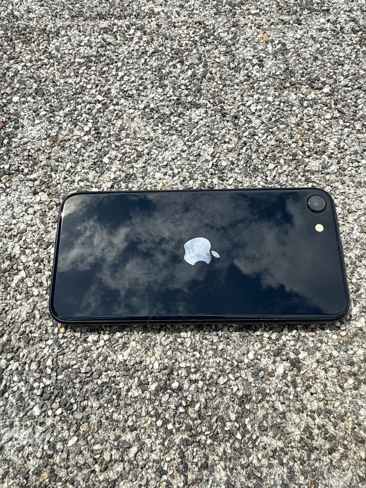 iPhone SE 2022 zadbany