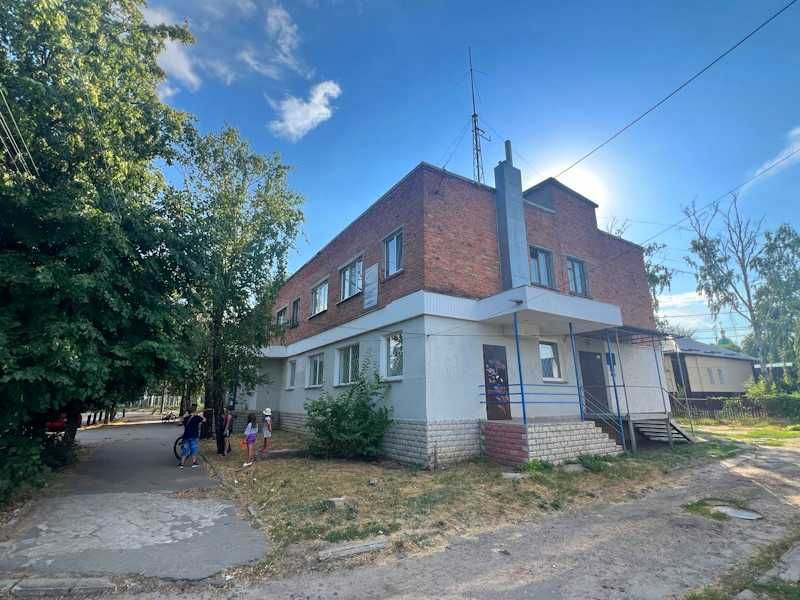 Продаж офісного приміщення  в центрі Зміїва від власника