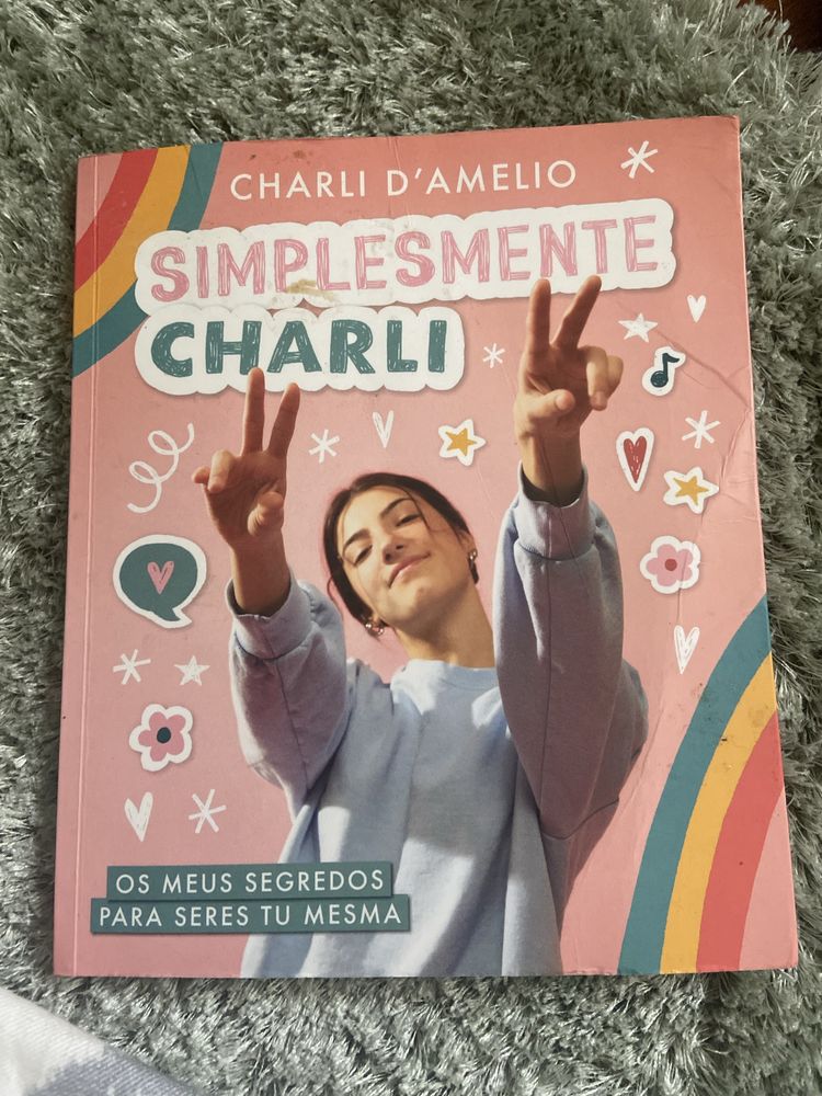 Simplesmente Charli