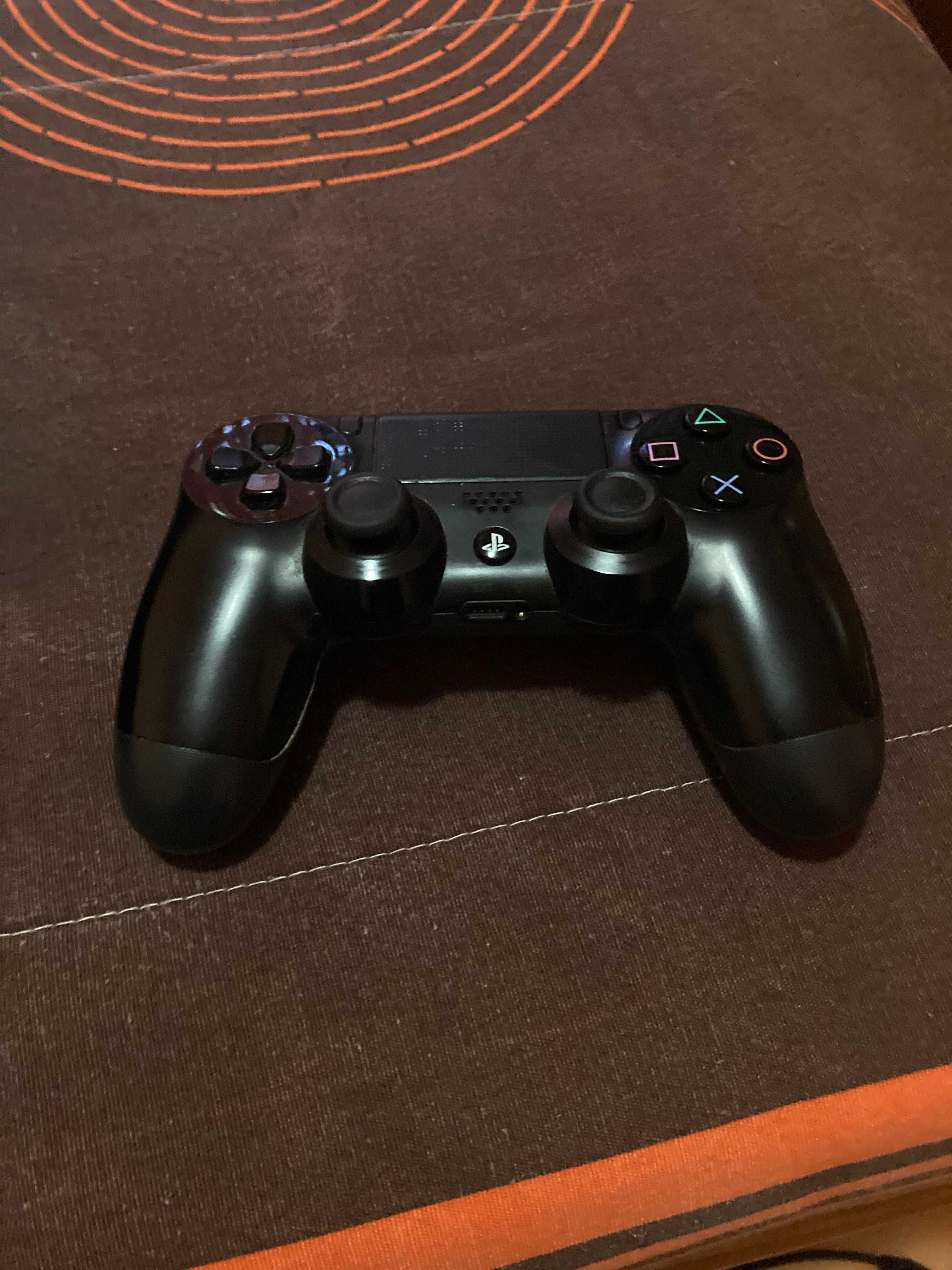 Playstation 4 com comando incluído