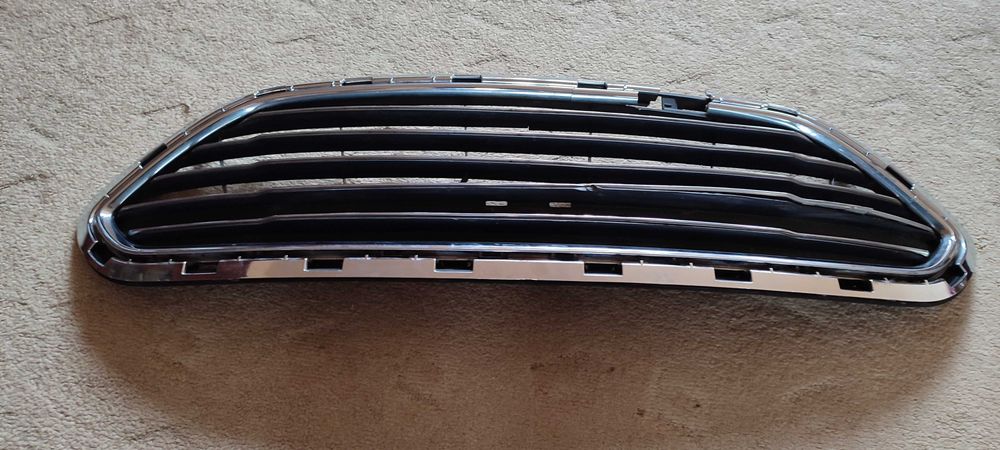 Решітка переднього бамперу Форд фієста 2018 року Америка