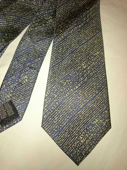 Розкішна шовкова краватка Rosetta Stone на подарунок.