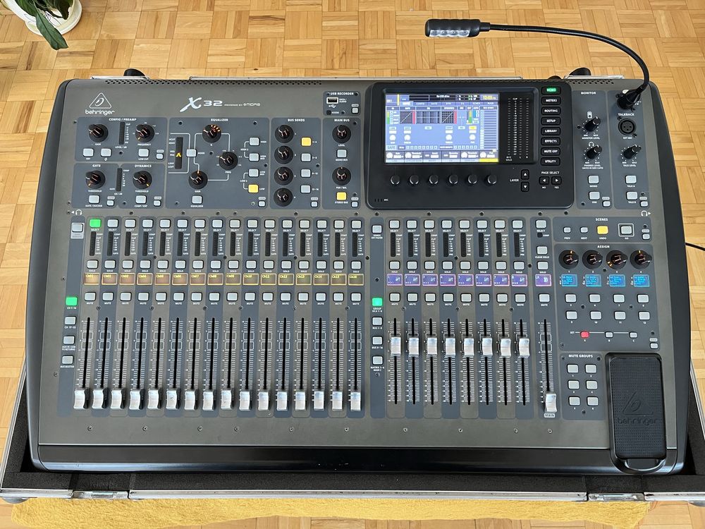 Behringer X32 + case