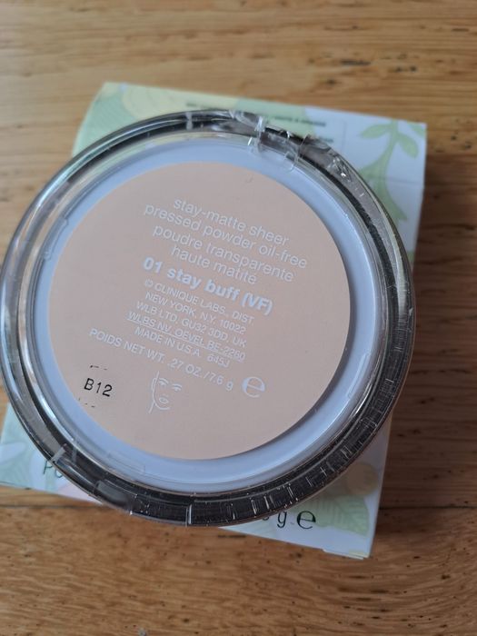 Puder do twarzy clinique stay-matte stay buff 01