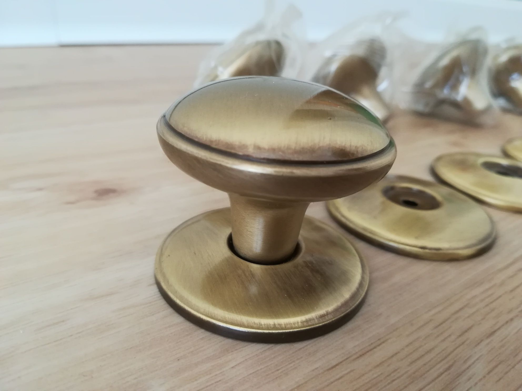 3 puxadores em latão novos