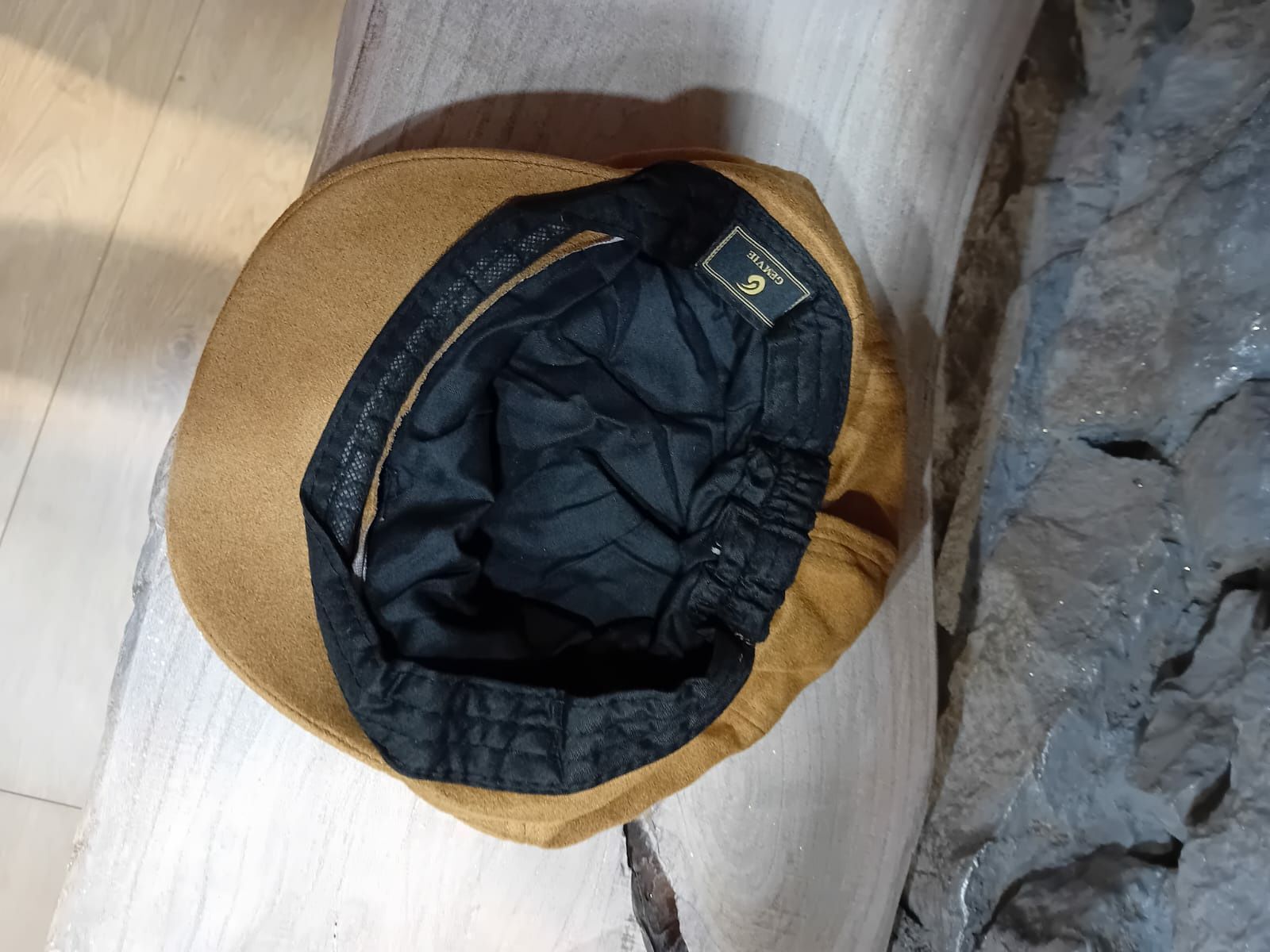 Modny beret na głowę