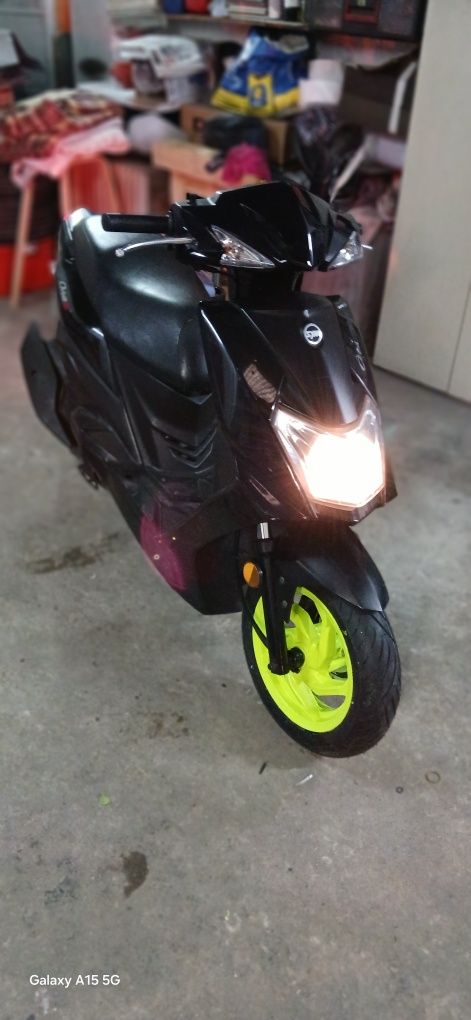 Scooter Sym 125cc 2023 troco por Smart