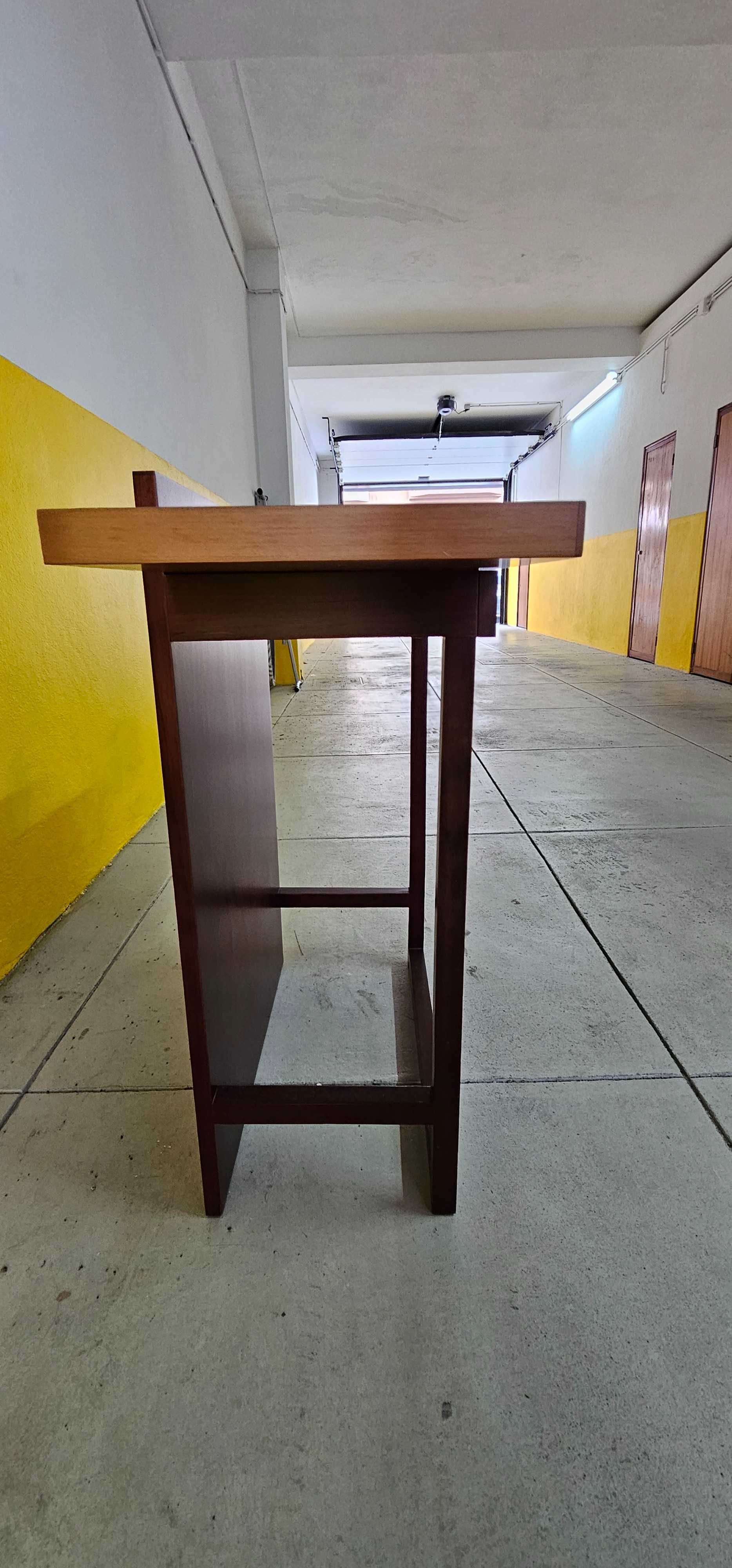Mesa para hall de entrada ou corredor