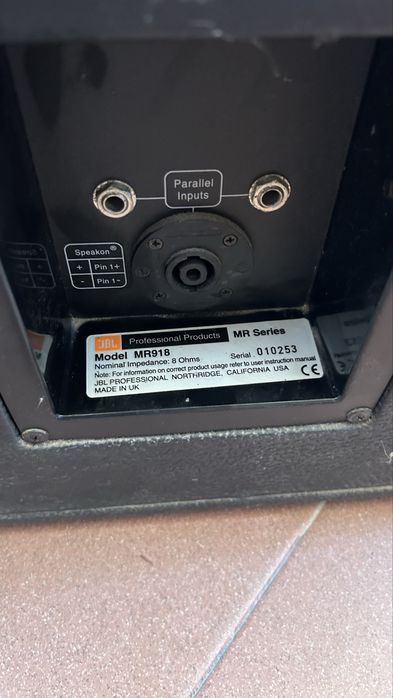 Coluna JBL em bom estado