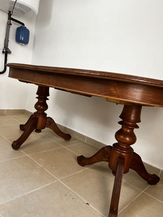 Mesa de sala em Carvalho maciço