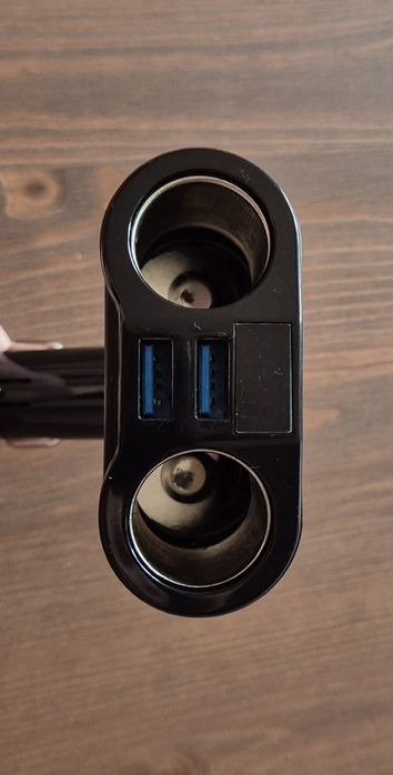 Ładowarka samochodowa