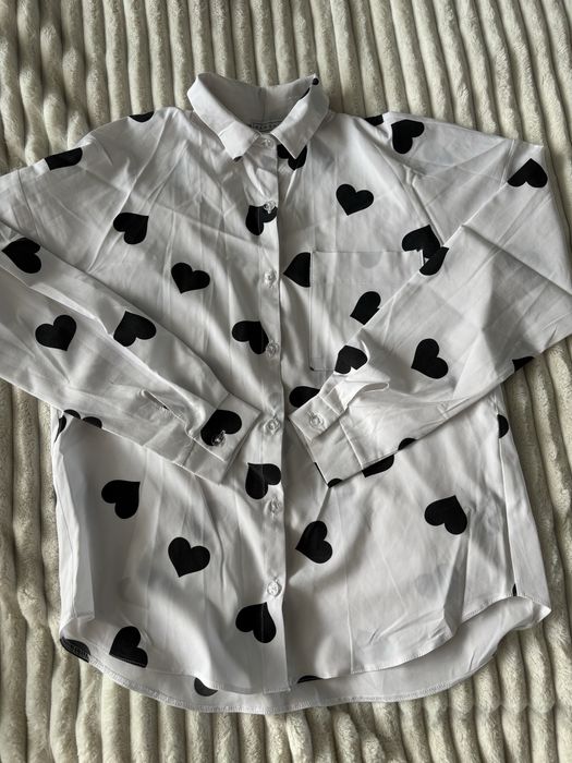 Koszula Marsala biala w czarne serca rom 36