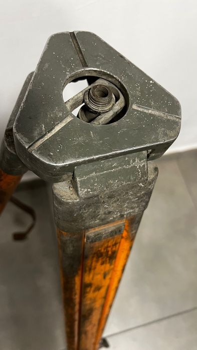 Statyw geodezyjny trójnóg retro loft vintage lata 60’ 70’ ciężki