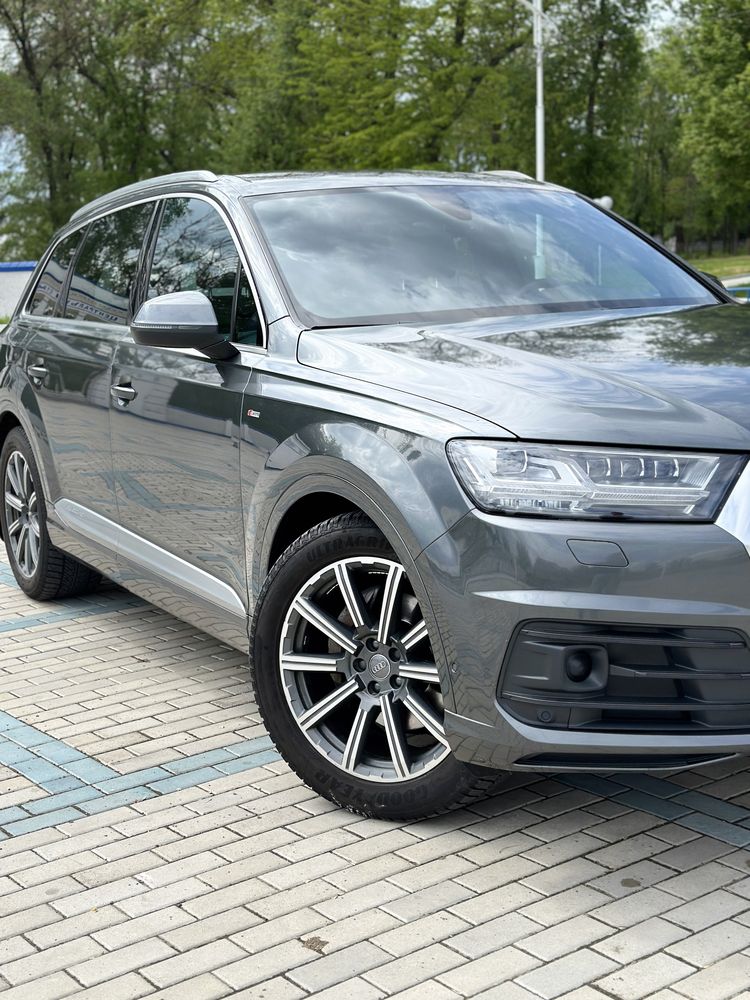 Продам Audi Q7 2015