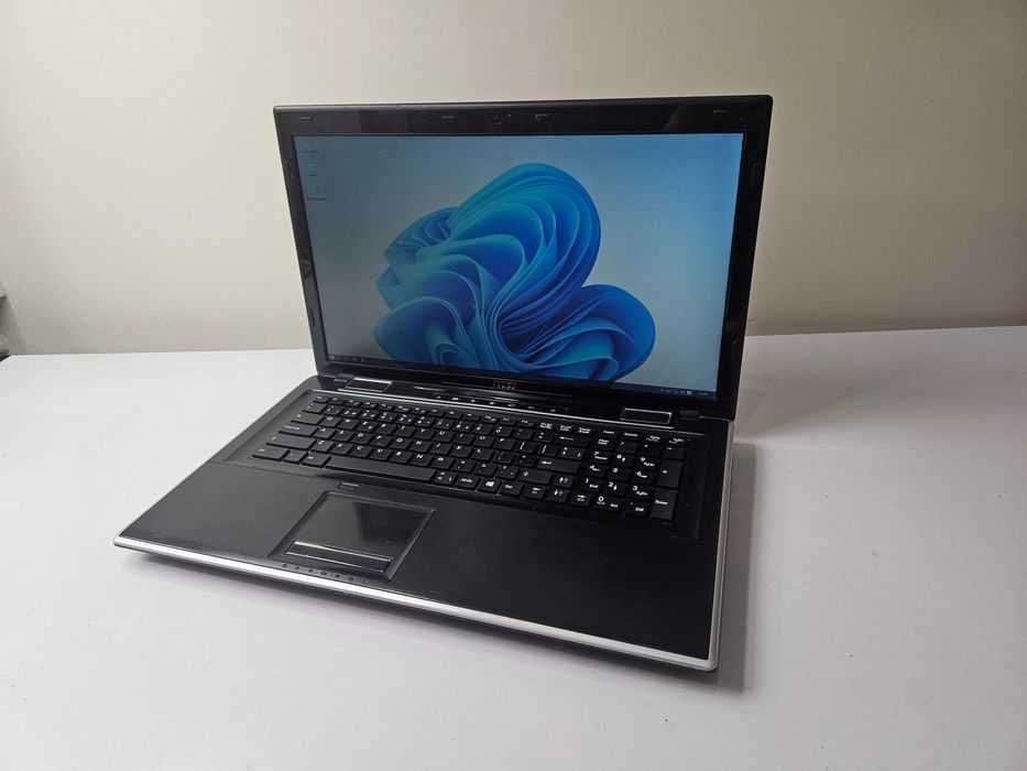 Laptop GAMINGOWY MSI 17' 4K i7 8x3.30/16GB RAM/KARTA GRAFICZNA 4GB/ssd