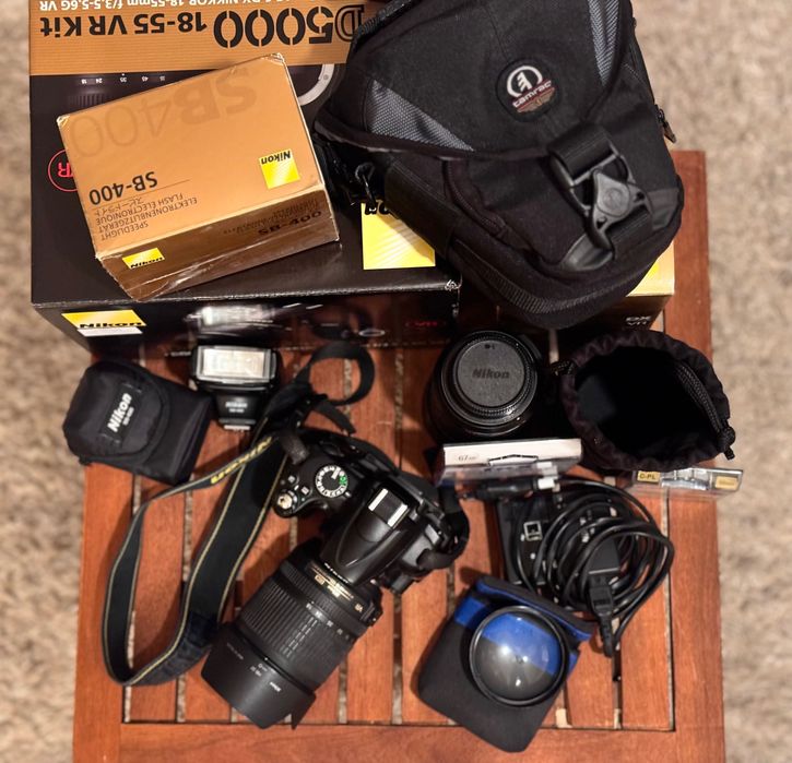 Sprzedam Nikon D5000 + Nikkor 18-105 + 55-200