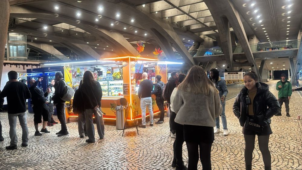 Excelente Negócio: Quiosque em Pleno Funcionamento na Gare do Oriente"