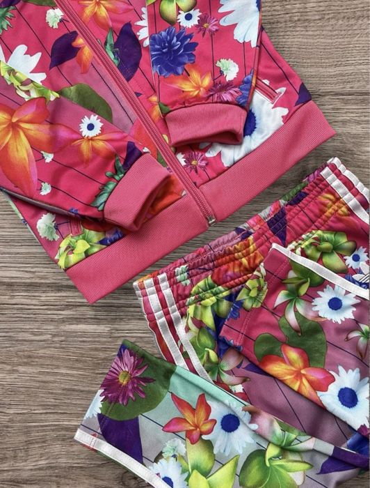 Яскравий спортивний костюм ADIDAS оригінал 12/18 місяців