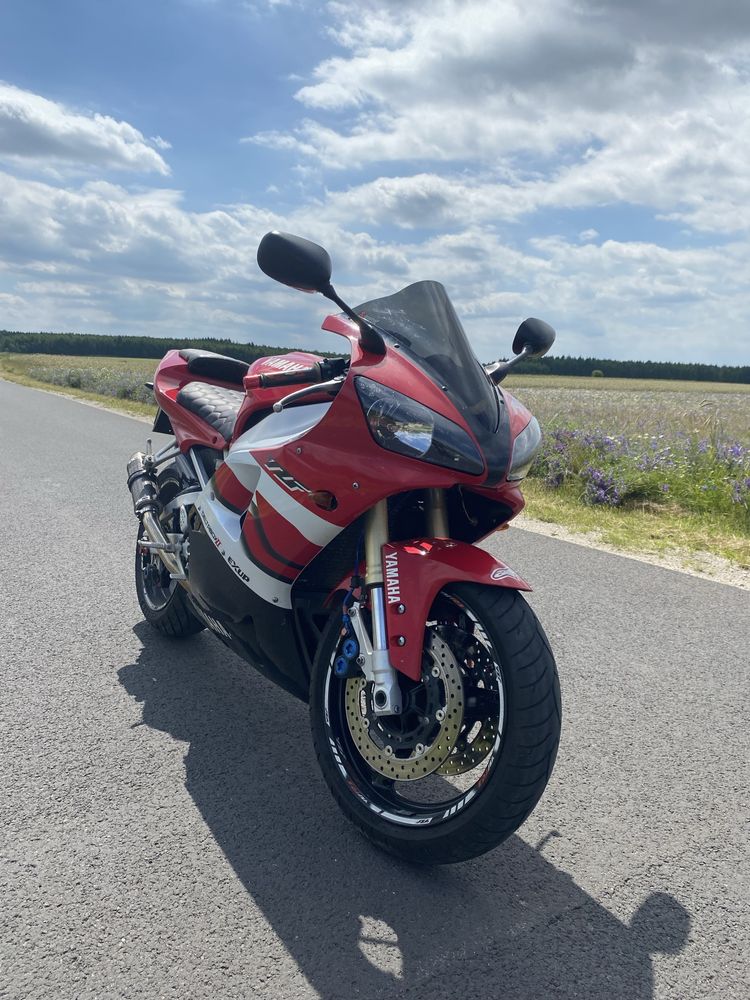Yamaha r1  jzf nie cbr