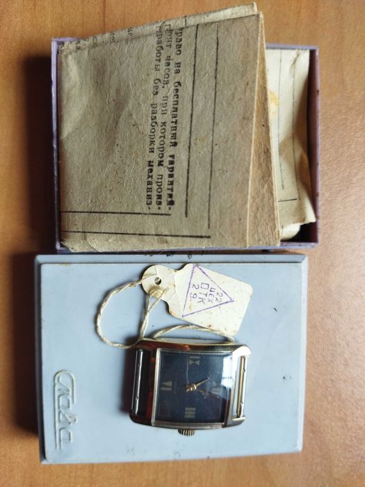 продам новые женские часы слава