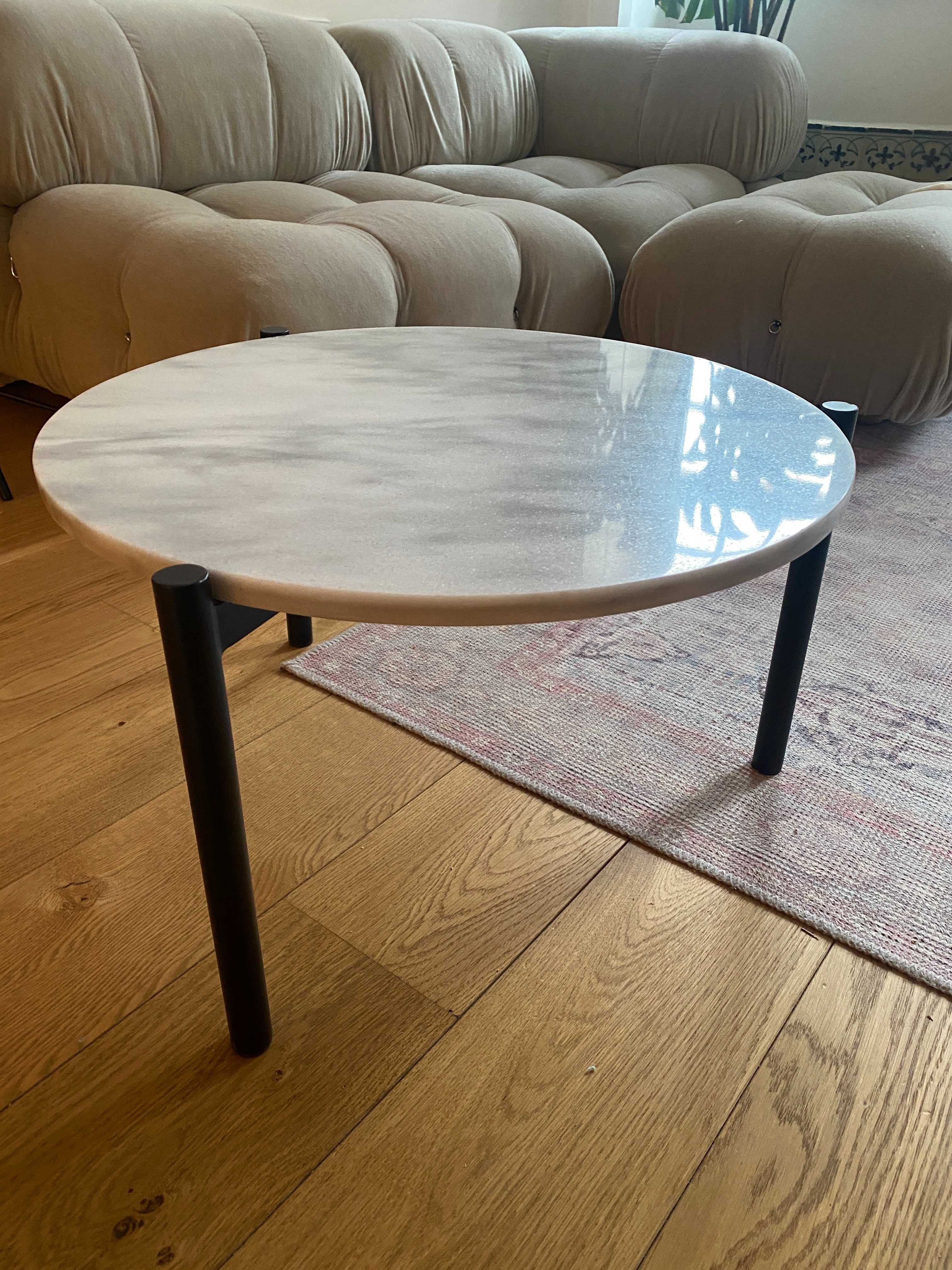 Mesa de apoio em mármore