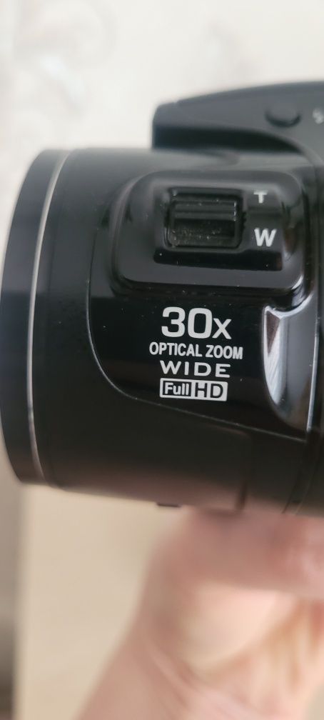 Цифровий фотоапарат Nikon L820