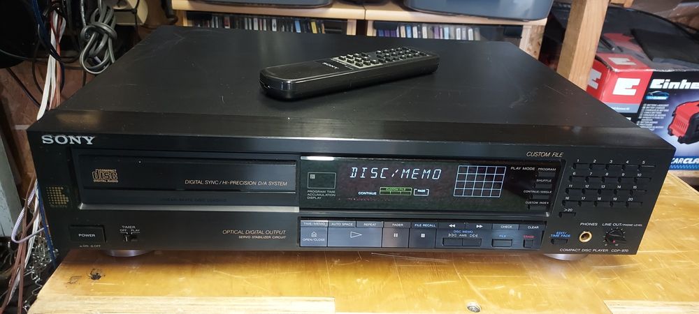 Odtwarzacz CD Sony CDP-970 z pilotem.